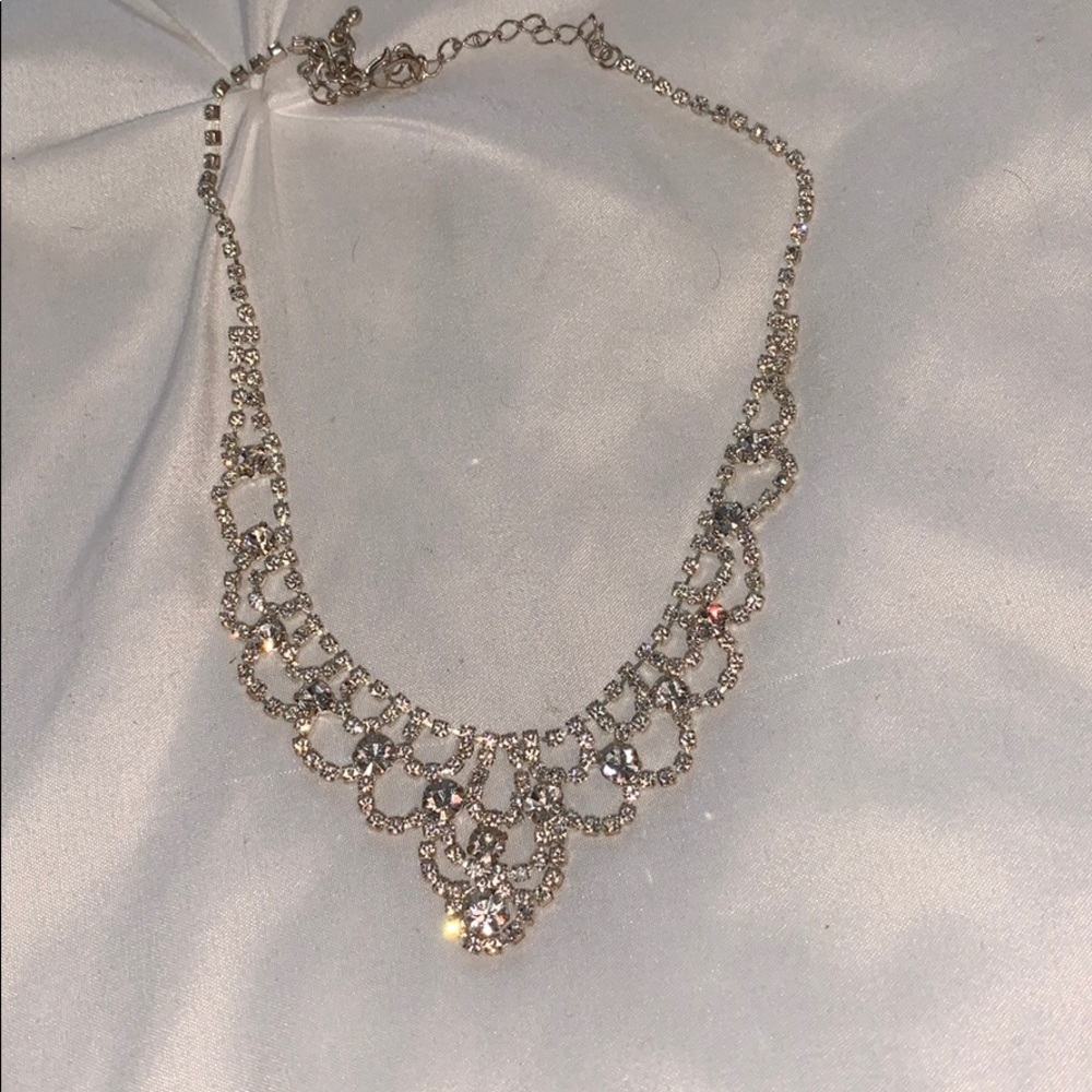 Sparkly statement necklace